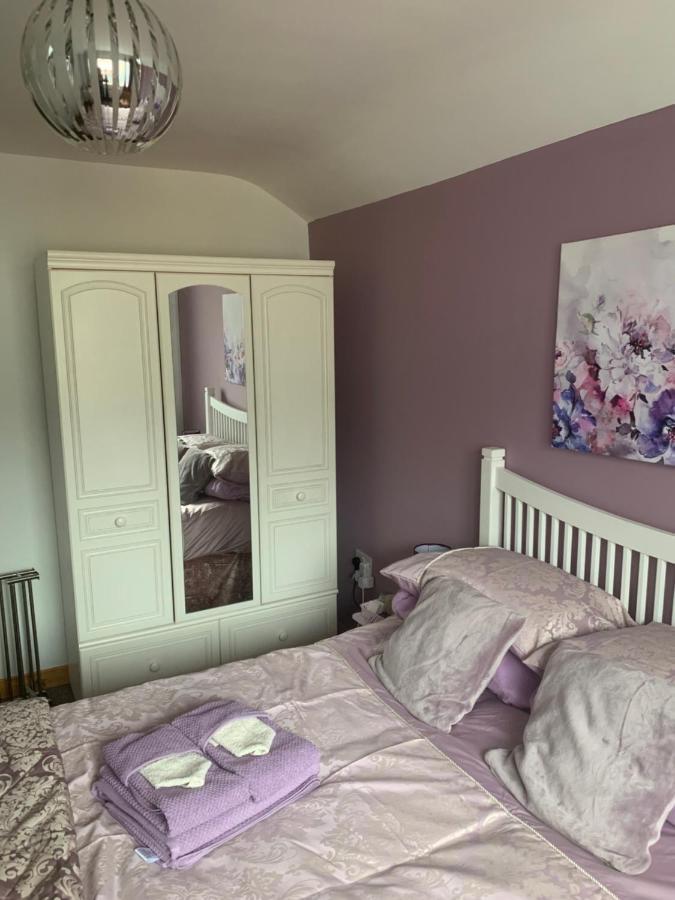Minimum Stay Two Nights Larne Buitenkant foto