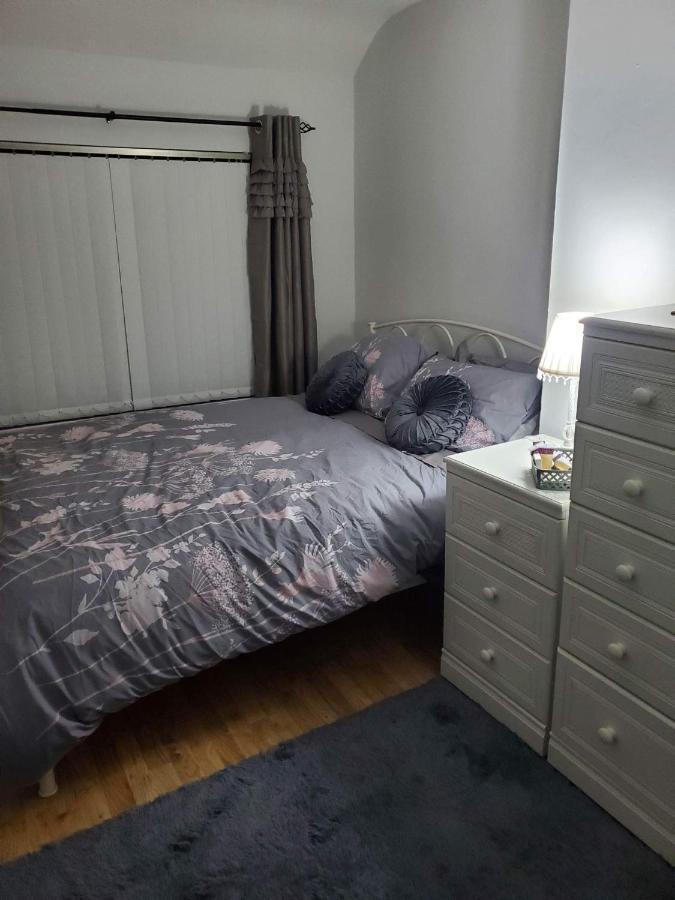 Minimum Stay Two Nights Larne Buitenkant foto