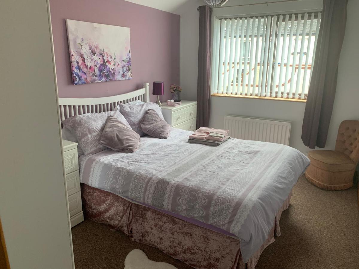 Minimum Stay Two Nights Larne Buitenkant foto