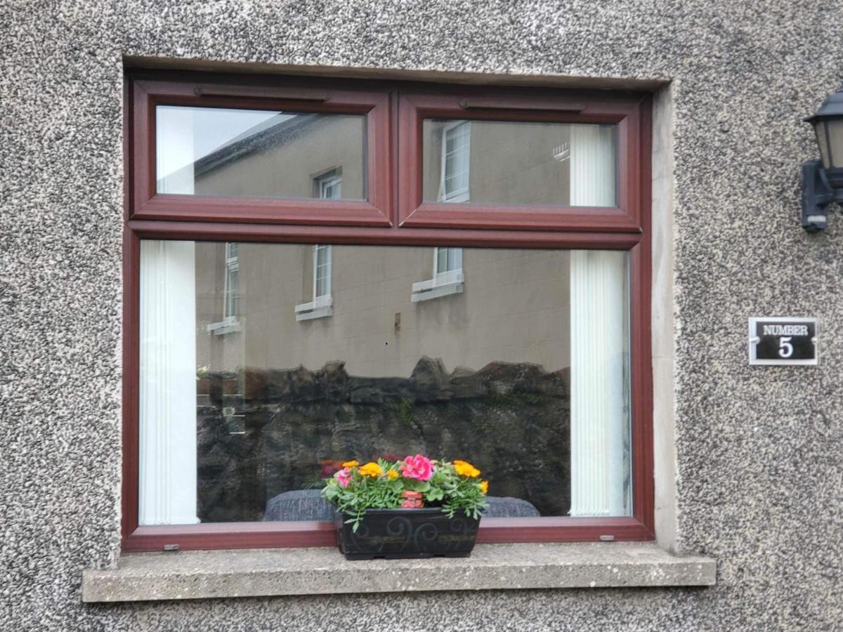Minimum Stay Two Nights Larne Buitenkant foto