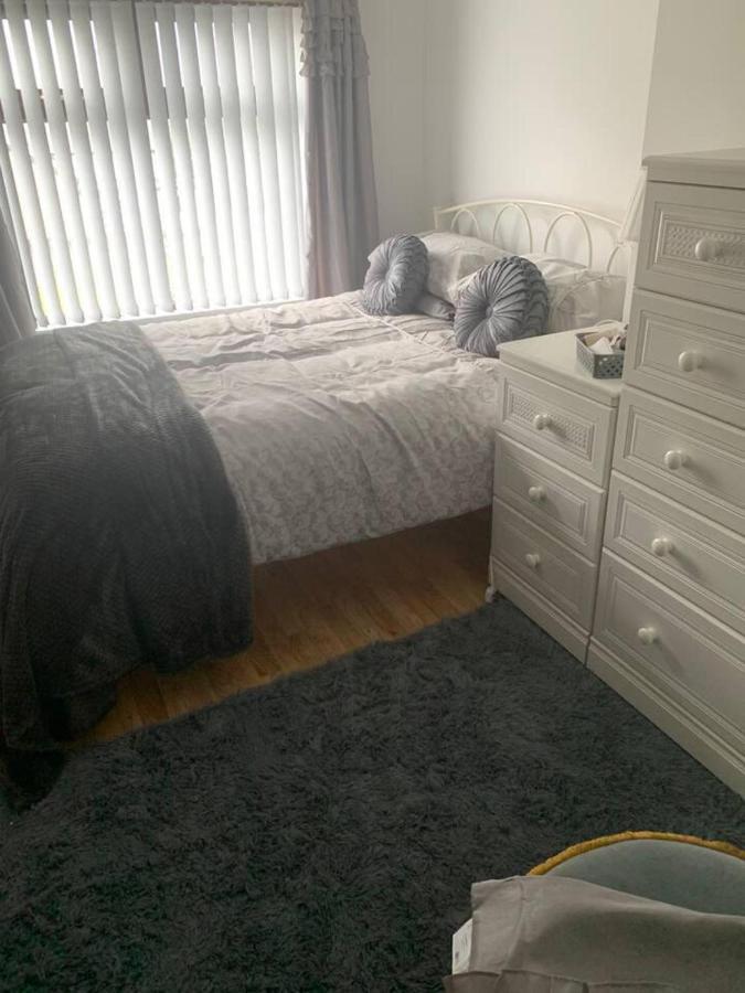 Minimum Stay Two Nights Larne Buitenkant foto