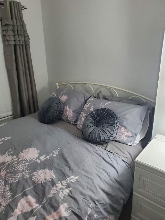 Minimum Stay Two Nights Larne Buitenkant foto